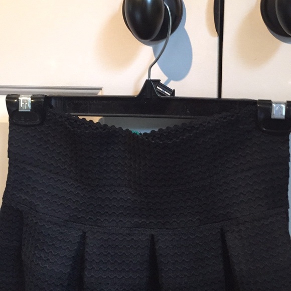 Black miniskirt from Anthropologie - Picture 4 of 8